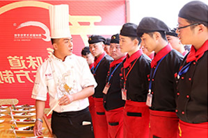 ֣���¶������ѧУ����������ѵʱ����������רҵ